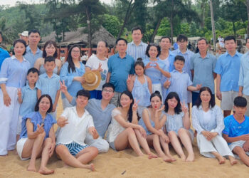 dai gia dinh 26 nguoi o lao cai cung nhau di du lich 4 the he sum vay 2497.jpg