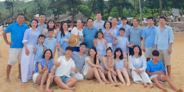 dai gia dinh 26 nguoi o lao cai cung nhau di du lich 4 the he sum vay 2497.jpg