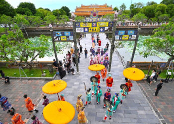 hue mien ve tham quan di tich cho du khach viet loat su kien hap dan dip le 840.jpg