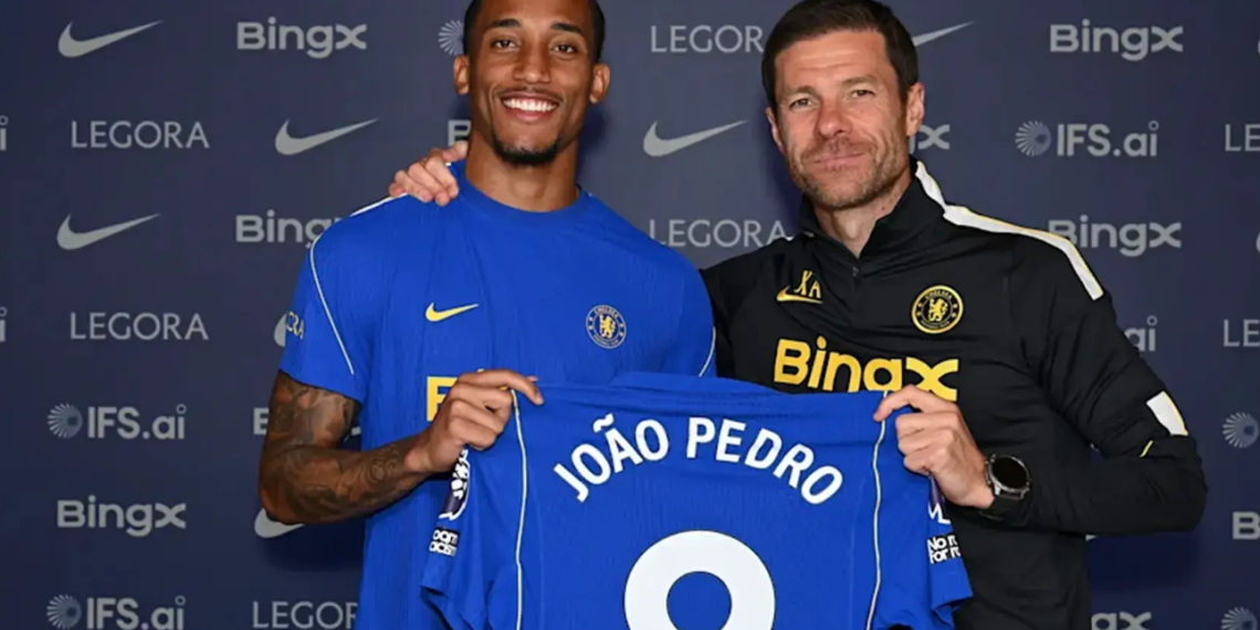 joao pedro ky hop dong dai han voi chelsea 2208200145.png