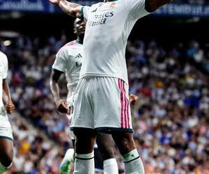 jude bellingham khien jose mourinho bat ngo.jpg
