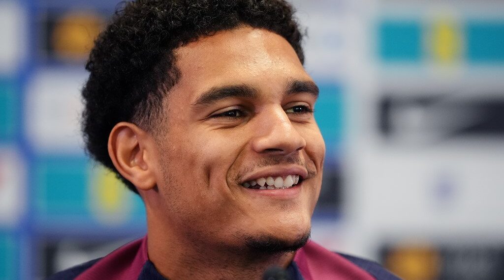 manchester united quyet dau arsenal vi jarell quansah.jpeg