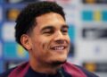 manchester united quyet dau arsenal vi jarell quansah.jpeg