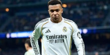 mbappe san sang toa sang duoi thoi jose mourinho.jpg