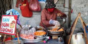 quan bun suong gan 100 tuoi noi tieng o tphcm ba chu van dung doi quang ganh cu 278.jpg