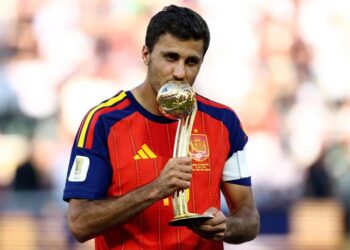 Rodri phớt lờ Barca, chỉ muốn tới Real Madrid rodri phot lo barca chi muon toi real madrid.jpg