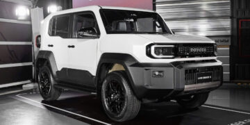 vua ra mat da ban kem lac suv dia hinh toyota land cruiser fj gap ap luc nao 1891.jpg