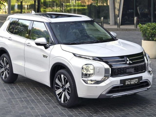 Chạy thuần điện tới hơn 100 km, giá 1,2 tỷ VNĐ xehay outlander phev 2026 200826 4.jpg