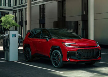 Xe hybrid Toyota chuyển dần sang pin lithium-ion: Kỳ vọng giảm chi phí và tăng hiệu suất xehay toyota hev 130826 2.jpg