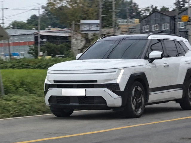 Hyundai Tucson thế hệ mới lộ ảnh thực tế: Kích thước lớn hơn, ngoại hình góc cạnh, "lột xác" hoàn toàn xehay tucson anh tt 220826 2.jpg