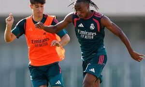 yan diomande tu hao khi duoc khoac ao real madrid.jpg